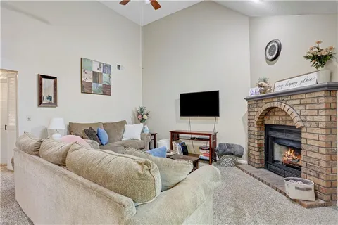 $200,000 | 13825 West 58th Terrace, Unit 6, Shawnee, KS 66216