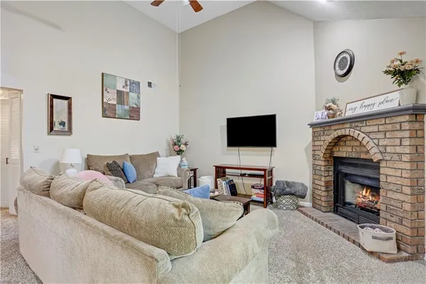 $200,000 | 13825 West 58th Terrace, Unit 6, Shawnee, KS 66216