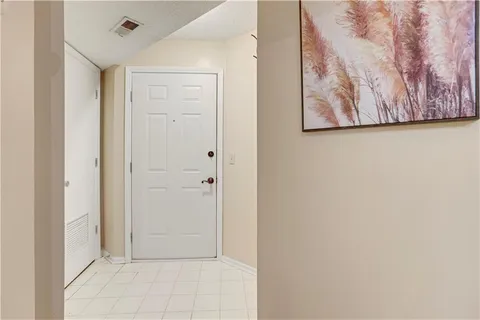 $200,000 | 13825 West 58th Terrace, Unit 6, Shawnee, KS 66216