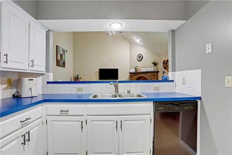 $200,000 | 13825 West 58th Terrace, Unit 6, Shawnee, KS 66216