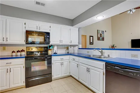 $200,000 | 13825 West 58th Terrace, Unit 6, Shawnee, KS 66216