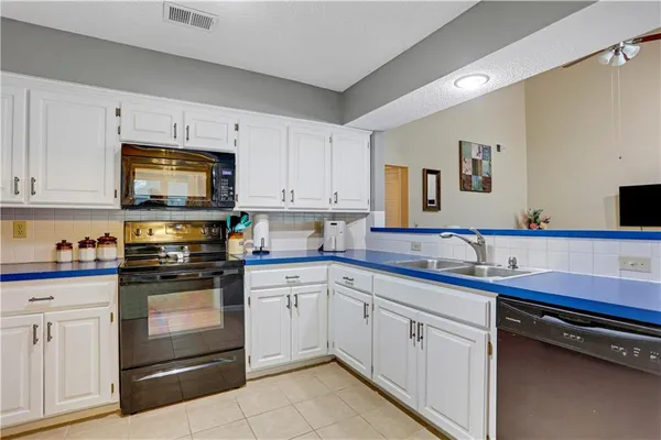 $200,000 | 13825 West 58th Terrace, Unit 6, Shawnee, KS 66216