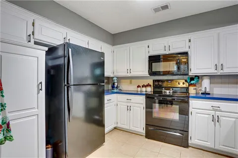 $200,000 | 13825 West 58th Terrace, Unit 6, Shawnee, KS 66216