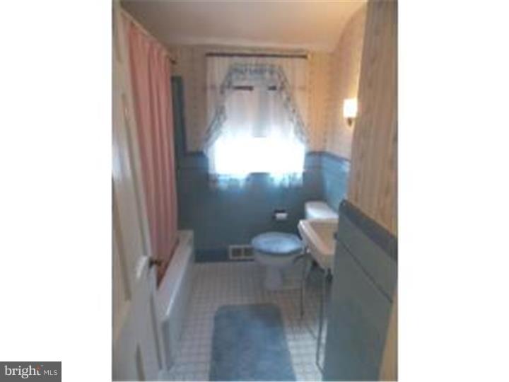 136 Johns Road Cheltenham, PA 19012 - Photo 17 of 20 Bathroom