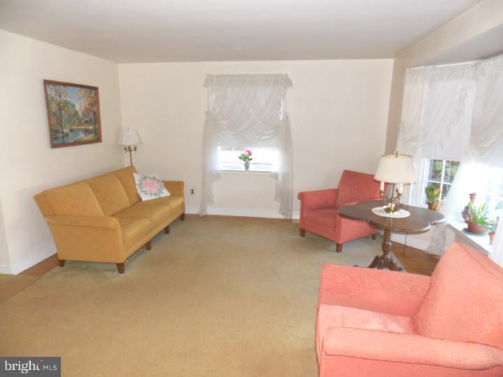 136 Johns Road Cheltenham, PA 19012 - Photo 5 of 20 Living Room