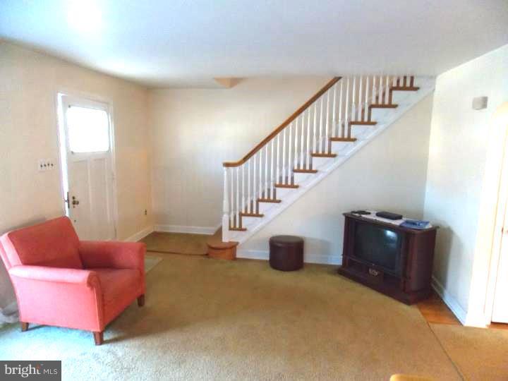 136 Johns Road Cheltenham, PA 19012 - Photo 6 of 20 Living Room