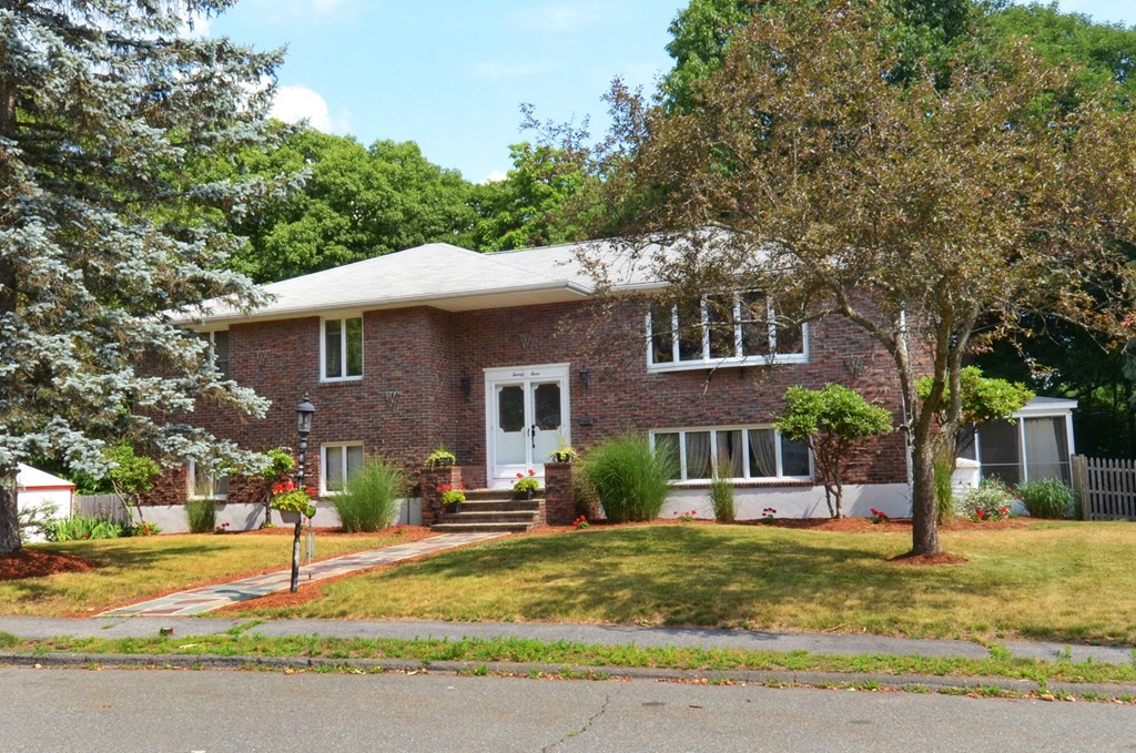23 Belmont Road Wakefield, MA 01880 - Photo 1 of 30 Gallery Image 1
