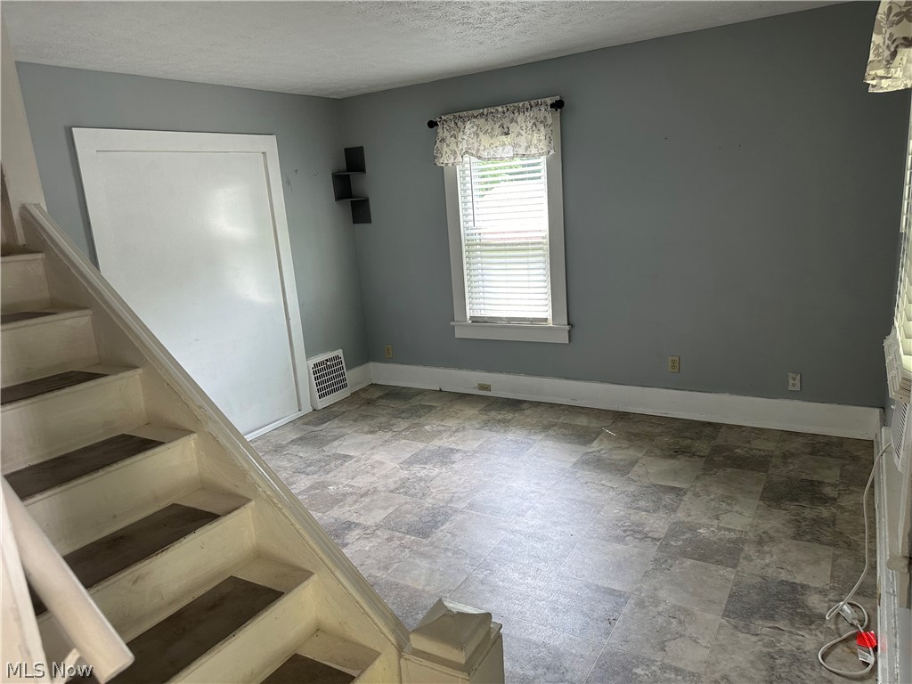 2285 6th Street Southwest Akron, OH 44314 - Photo 9 of 15