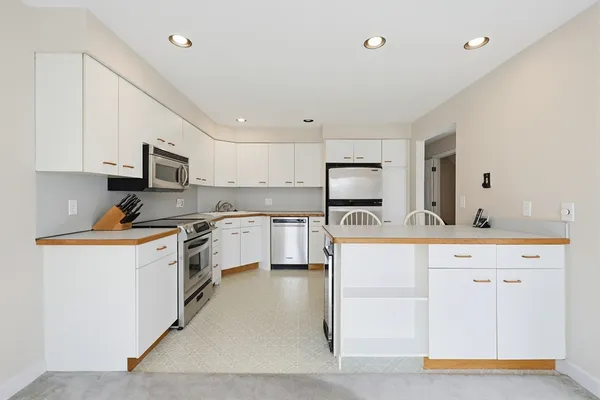 $375,000 | 38 Poppasquash Road, Unit 38, North Attleboro, MA 02760