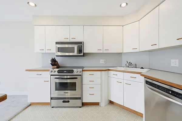 $375,000 | 38 Poppasquash Road, Unit 38, North Attleboro, MA 02760