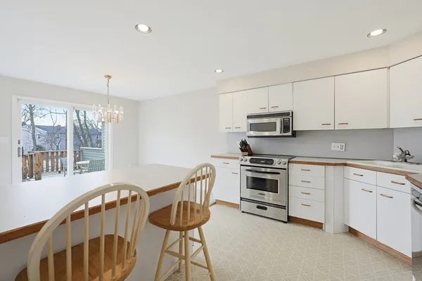 $375,000 | 38 Poppasquash Road, Unit 38, North Attleboro, MA 02760