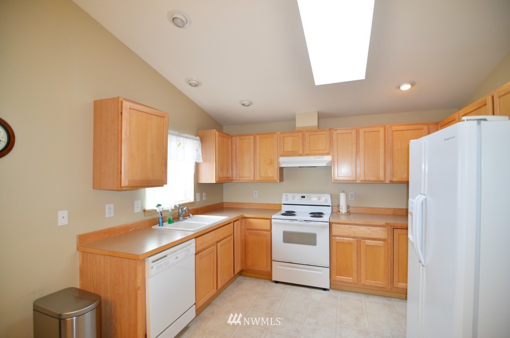 3921 152nd Place Southeast Bothell, WA 98012 - Photo 4 of 15