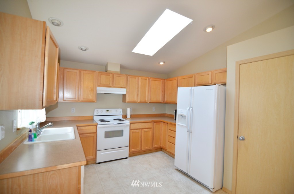 3921 152nd Place Southeast Bothell, WA 98012 - Photo 5 of 15