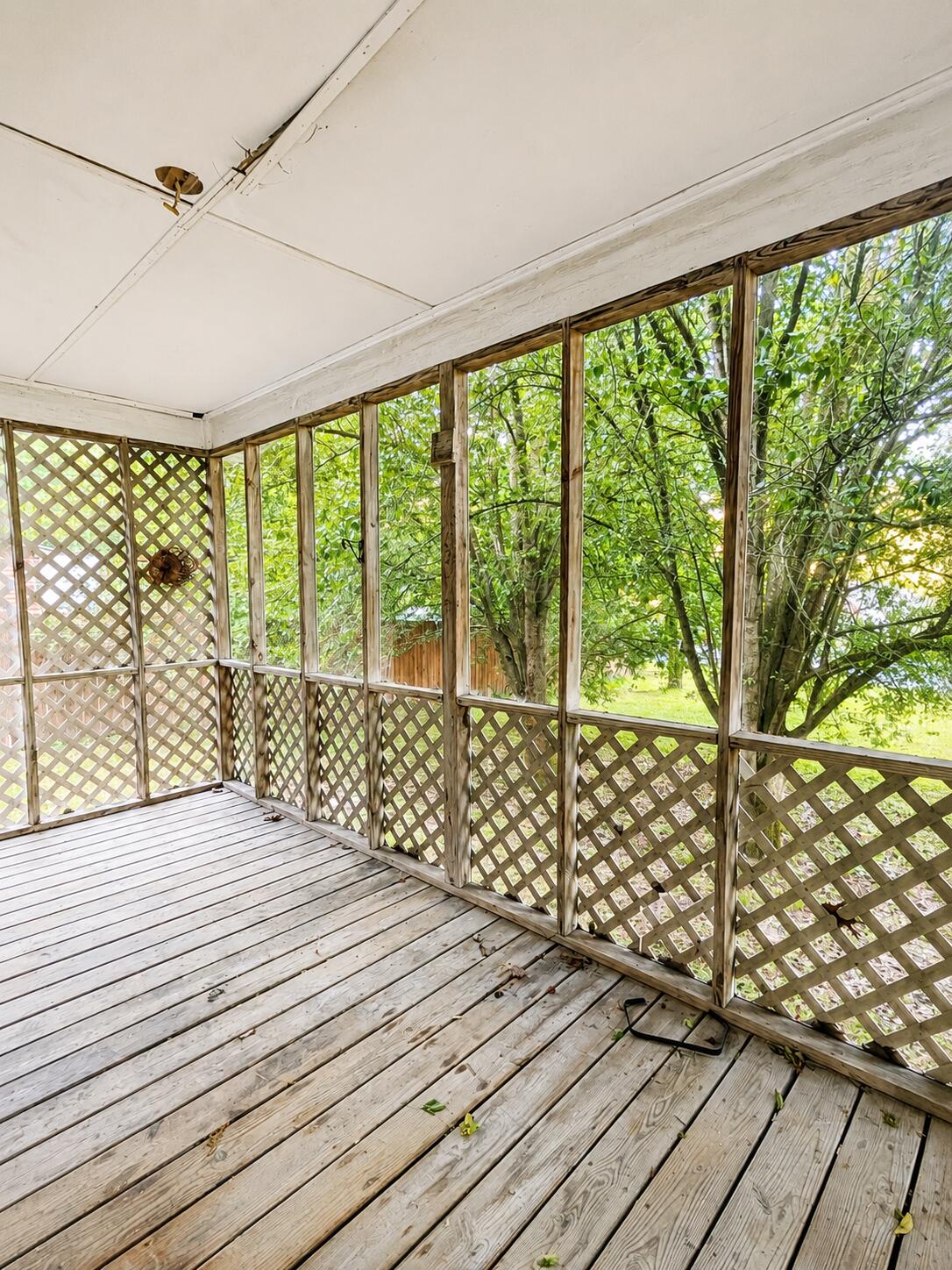 5704 Hunter Road Ooltewah, TN 37363 - Photo 4 of 26 Screened Porch