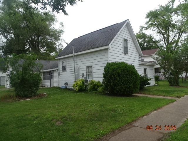 124 East Vallete Road Oxford, WI 53952 - Photo 2 of 12