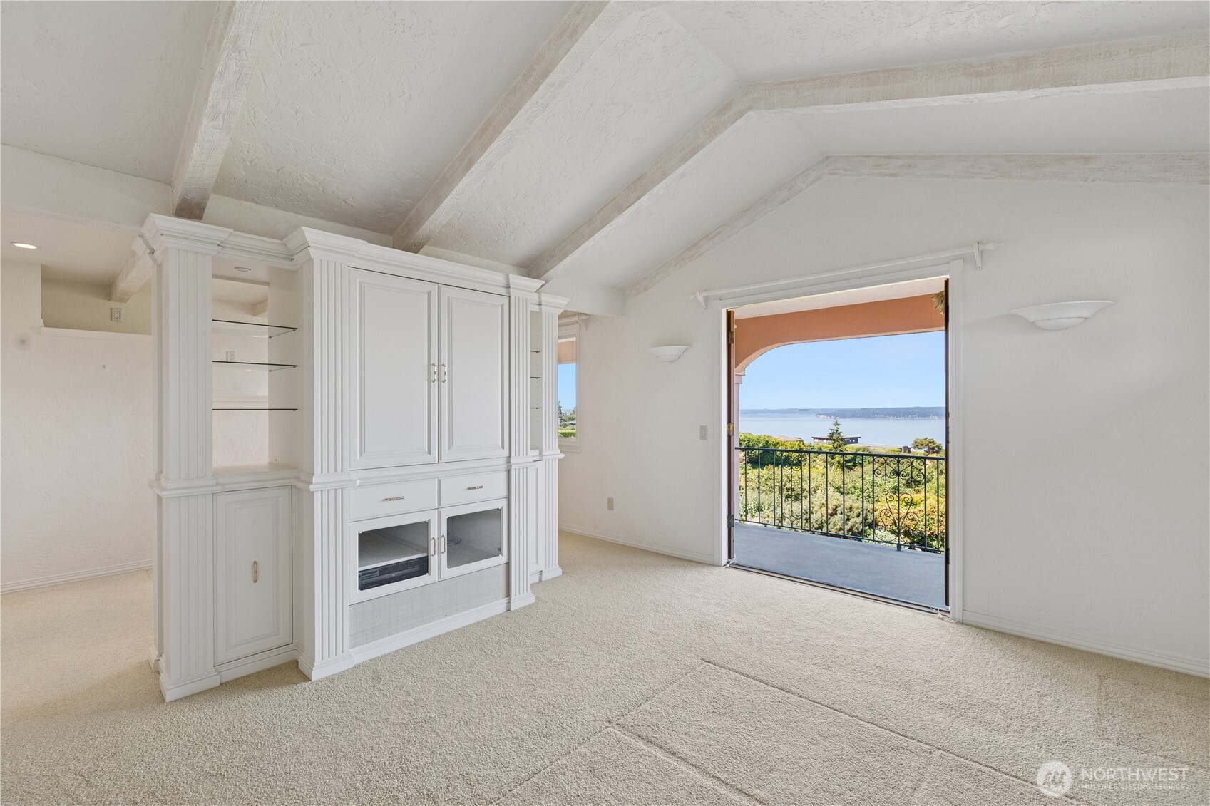 18306 Ridgefield Road Northwest Shoreline, WA 98177 - Photo 17 of 40 Gallery Image 17