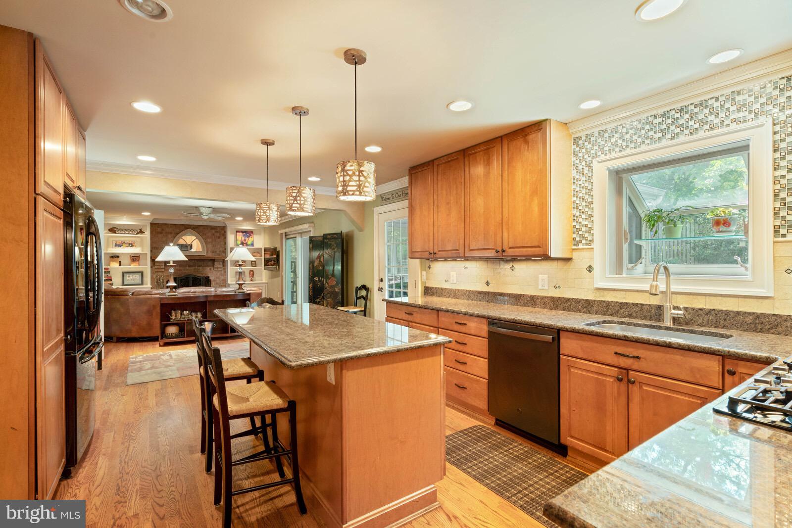 7021 Maple Tree Lane Springfield, VA 22152 - Photo 11 of 44 GREAT FOR ENTERTAINING