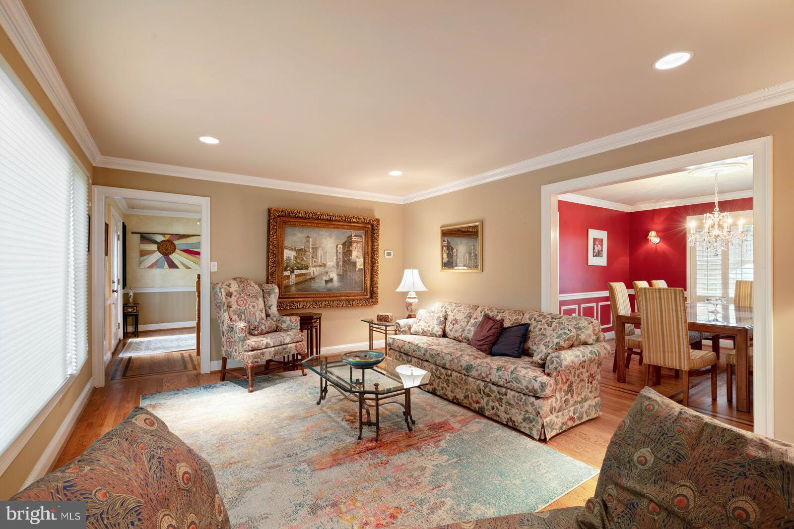 7021 Maple Tree Lane Springfield, VA 22152 - Photo 6 of 44 LARGE LIVING ROOM