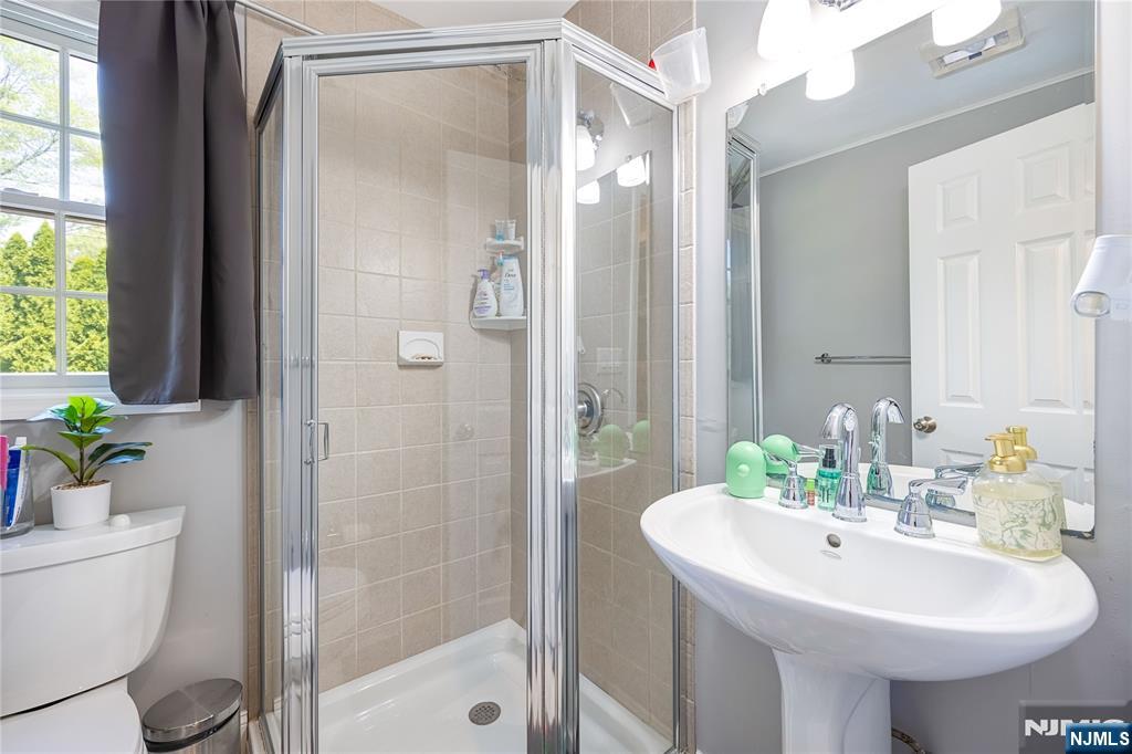 361 Walthery Avenue Ridgewood, NJ 07450 - Photo 15 of 28