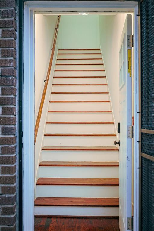 4114 Junius Street, Unit B Dallas, TX 75246 - Photo 2 of 13 a view of entryway