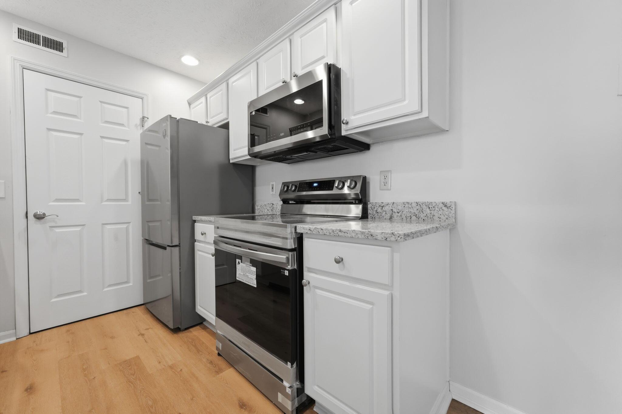 5423 Garden Ridge Columbus, OH 43228 - Photo 9 of 28 9-web-or-mls-5423-garden-ridge