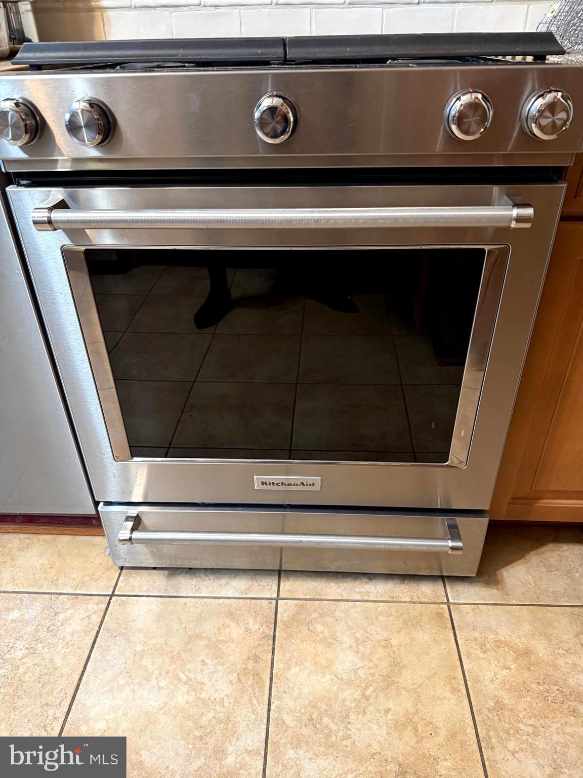 804 Cypress Beach Road Severna Park, MD 21146 - Photo 11 of 19 Kitchen Aid 6 Burner gas range/Oven