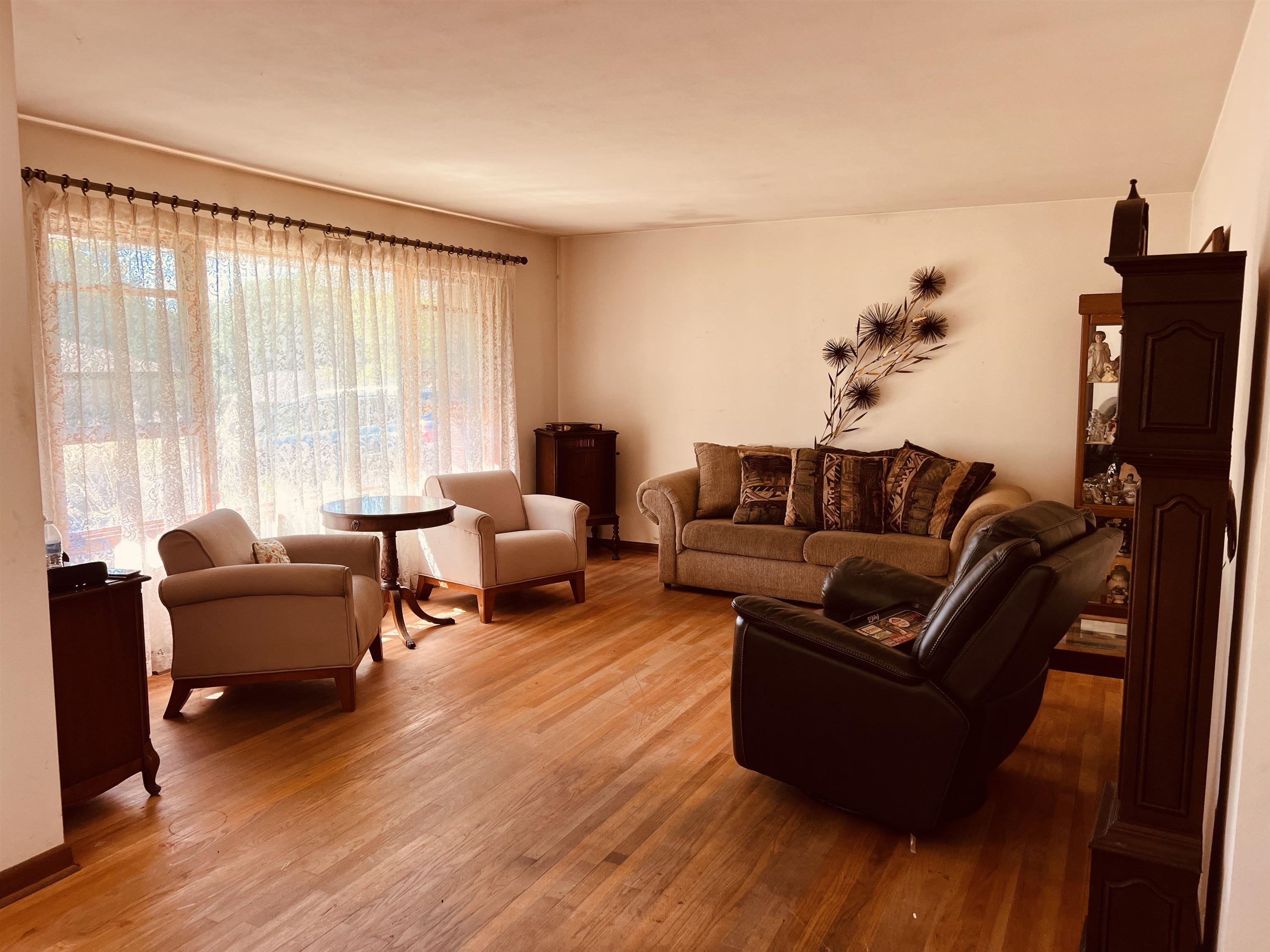 1216 Hillcrest Road Rockford, IL 61108 - Photo 2 of 13 a living room with furniture and wooden floor
