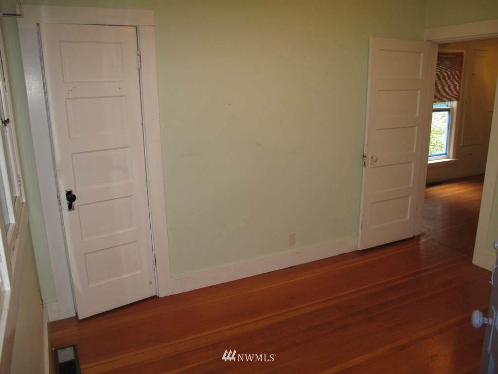 7424 Gatewood Road Southwest Seattle, WA 98136 - Photo 14 of 16 Gallery Image 14