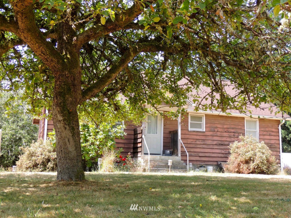 7230 Cultus Bay Road Clinton, WA 98236 - Photo 1 of 25 Gallery Image 1
