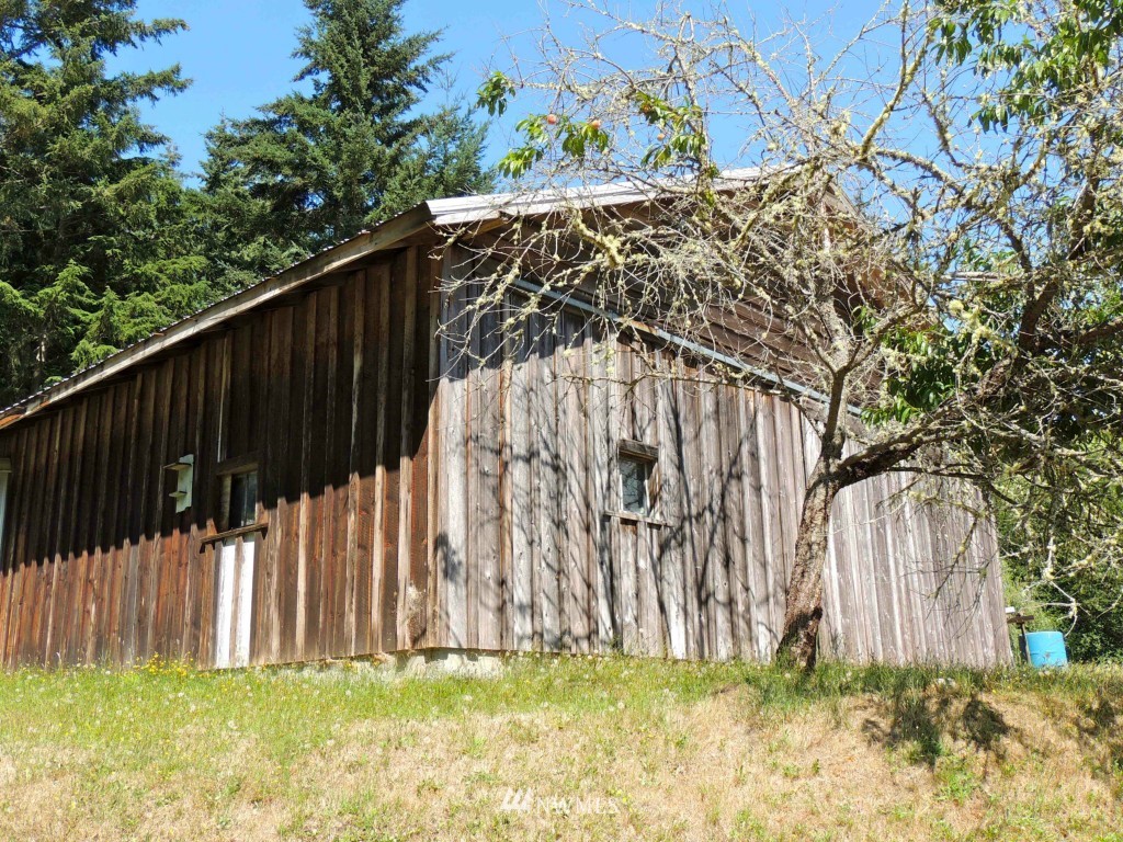 7230 Cultus Bay Road Clinton, WA 98236 - Photo 12 of 25 Gallery Image 12