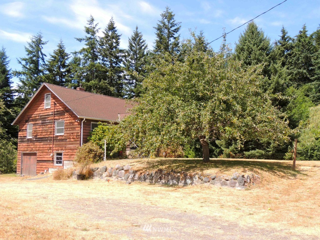 7230 Cultus Bay Road Clinton, WA 98236 - Photo 3 of 25 Gallery Image 3