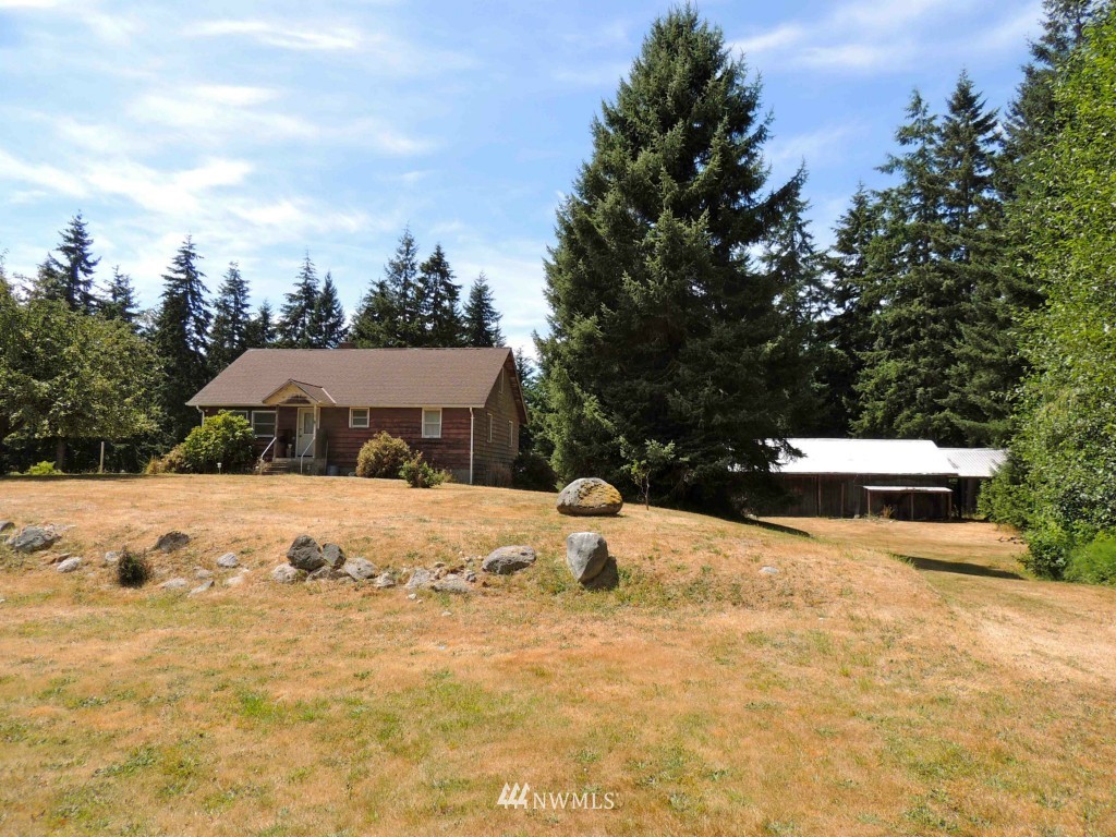 7230 Cultus Bay Road Clinton, WA 98236 - Photo 4 of 25 Gallery Image 4