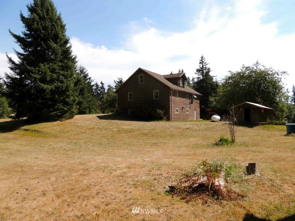 7230 Cultus Bay Road Clinton, WA 98236 - Photo 5 of 25 Gallery Image 5