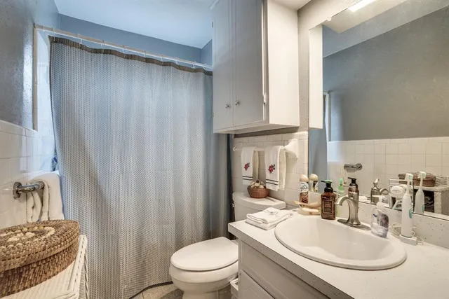 a view of utility room