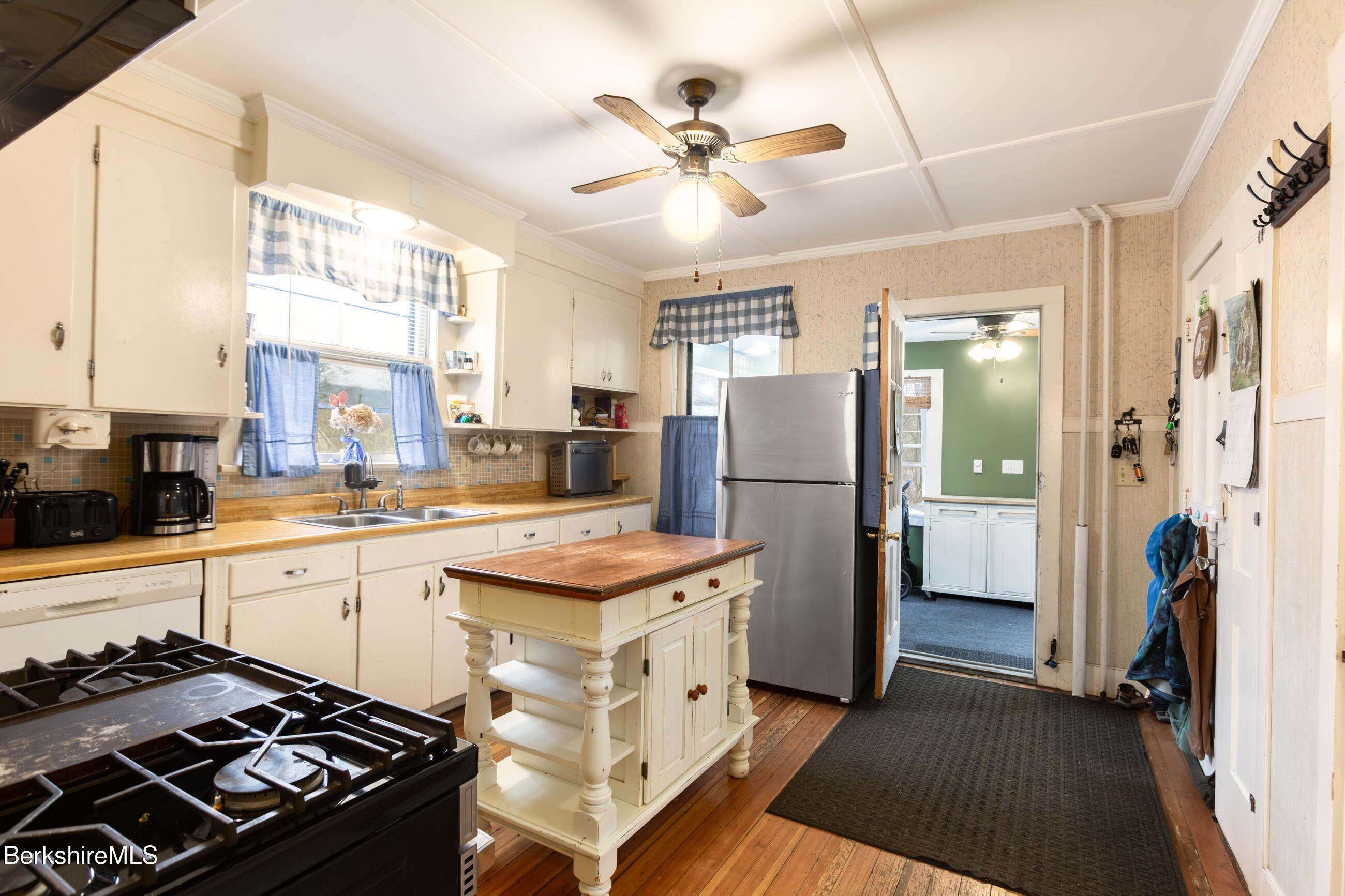 40 Frederick Street North Adams, MA 01247 - Photo 14 of 39 image-8