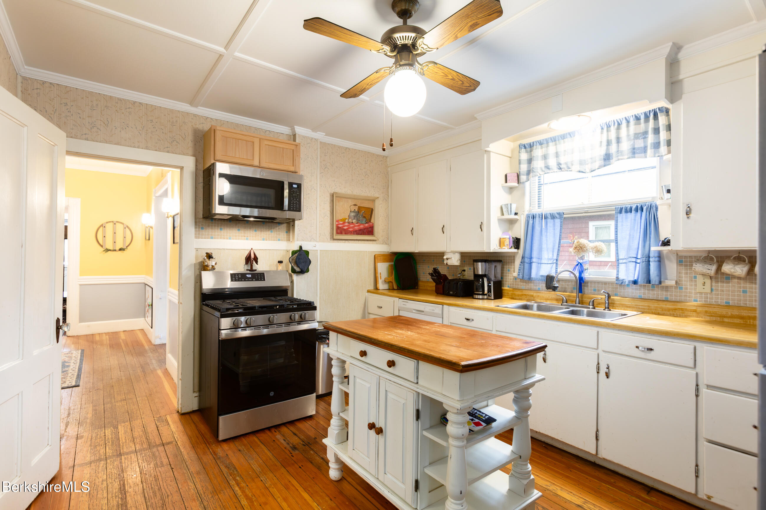 40 Frederick Street North Adams, MA 01247 - Photo 15 of 39 image-9