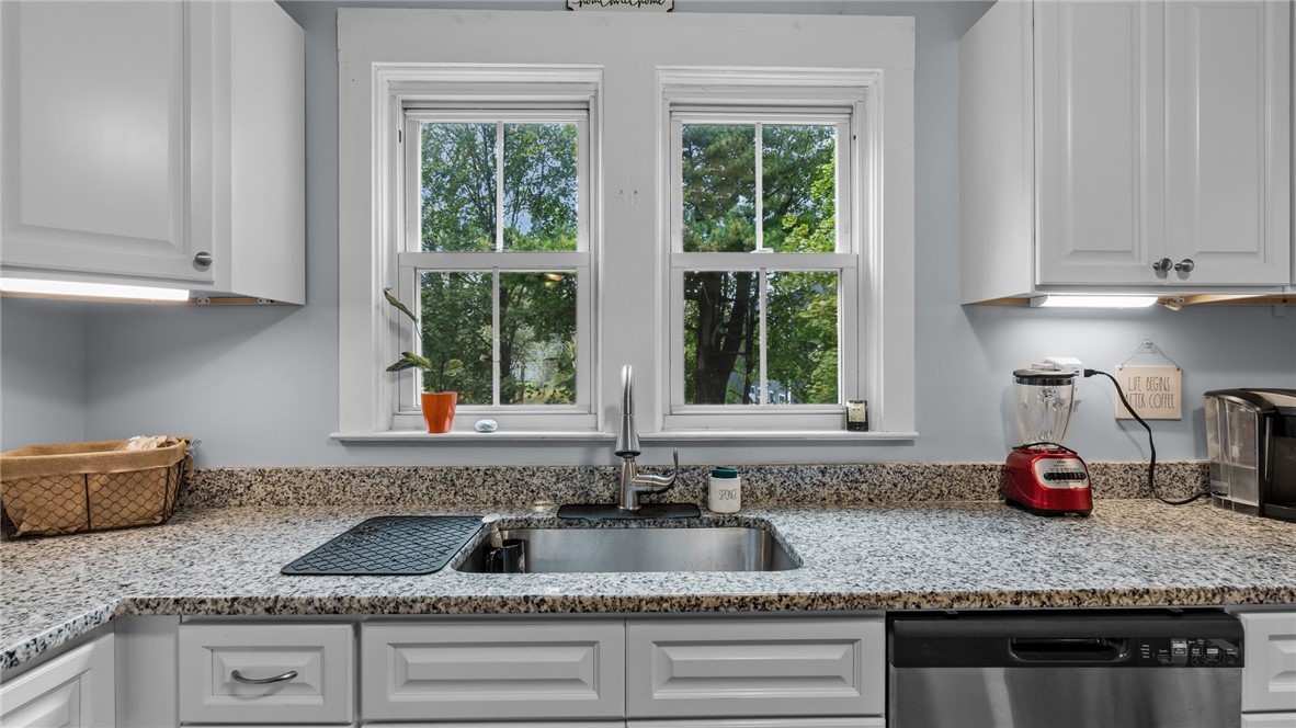 3 Chestnut Street Bristol, RI 02809 - Photo 9 of 42