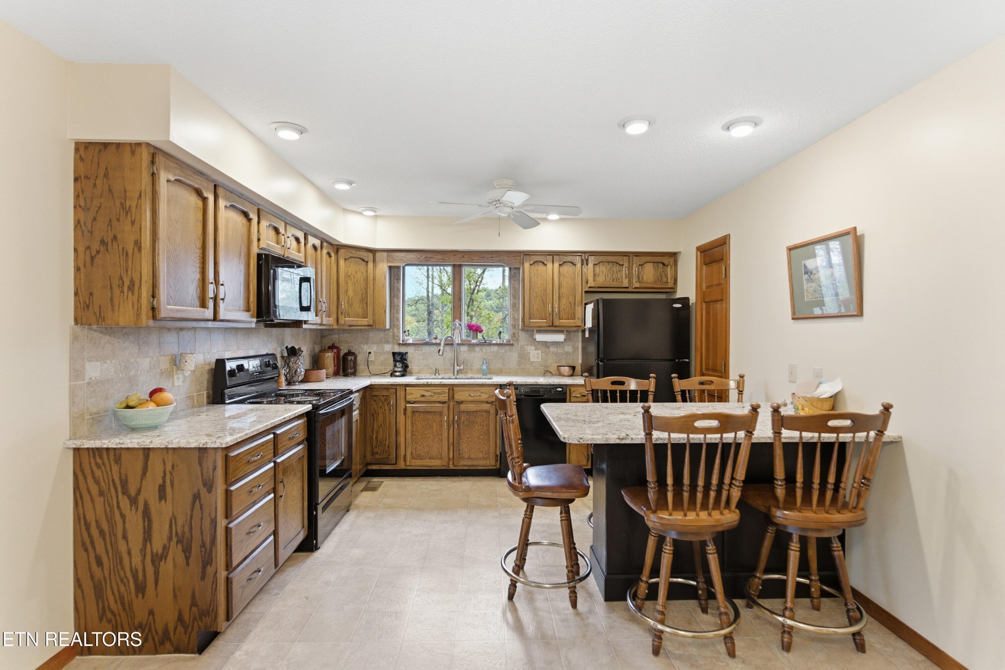 122 Fox Hunter Road Maynardville, TN 37807 - Photo 16 of 60 a view of a dining room with furniture and a kitchen