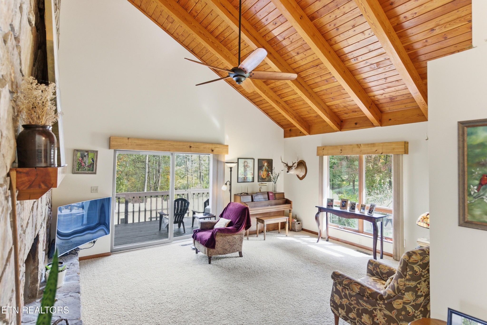 122 Fox Hunter Road Maynardville, TN 37807 - Photo 10 of 60 a living room with furniture and a flat screen tv