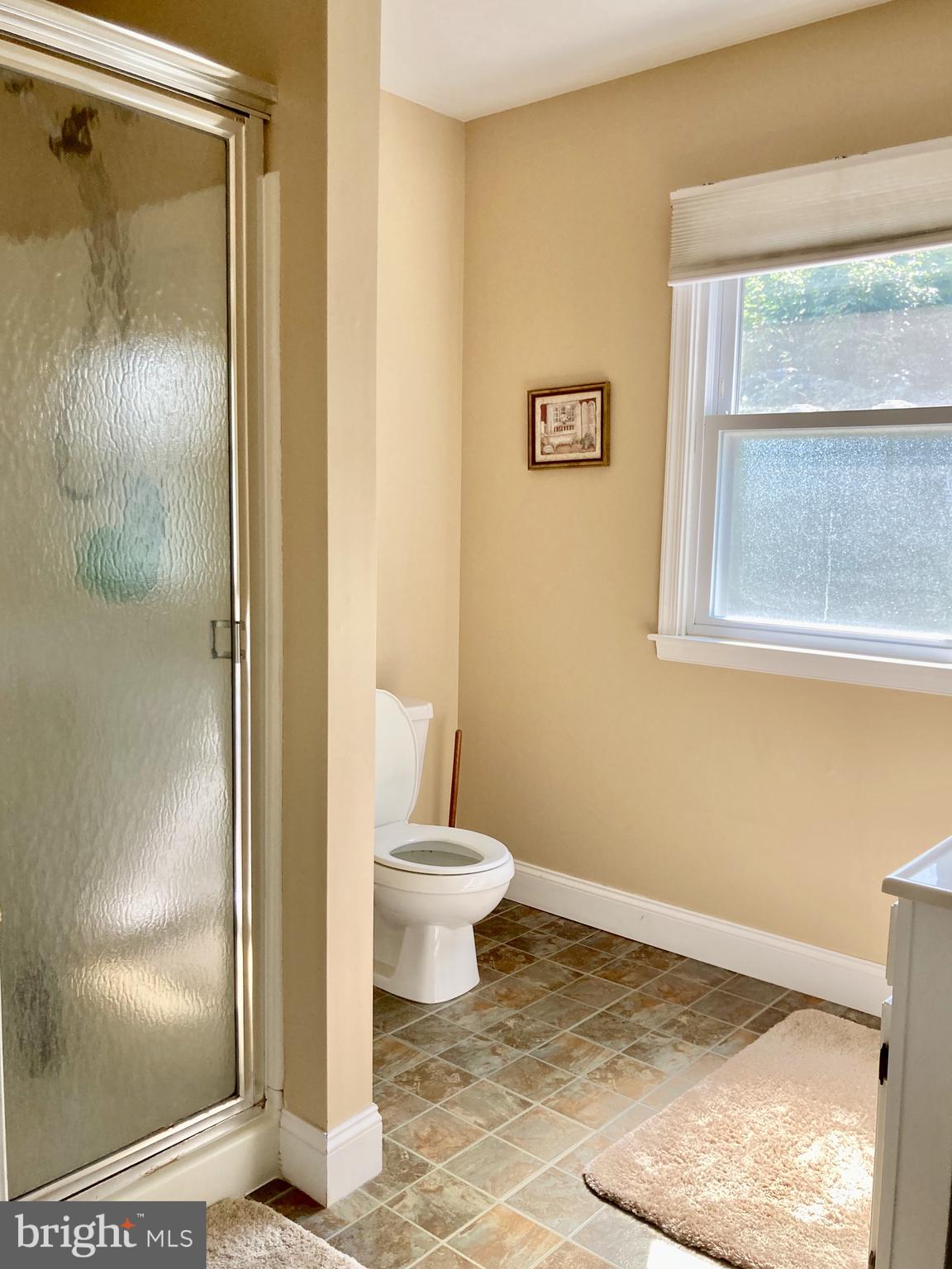 117 Woodland Road Newark, DE 19702 - Photo 20 of 25 Owner Bathroom