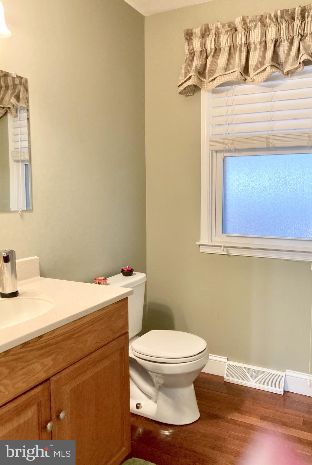117 Woodland Road Newark, DE 19702 - Photo 8 of 25 Main Level Half Bath