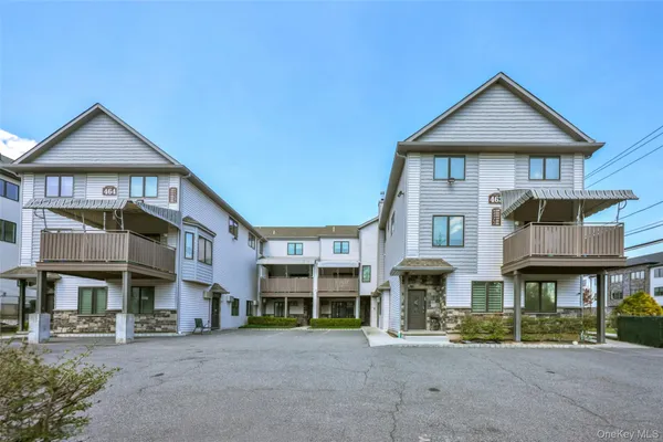 $575,000 | 462 West Central Avenue, Unit 120, Spring Valley, NY 10977