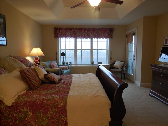 7100 Dale Ridge Road, Unit D4 Lancaster, TN 38569 - Photo 11 of 16 After a fun day on the lake or by the pool, retreat to your own space and relax!
