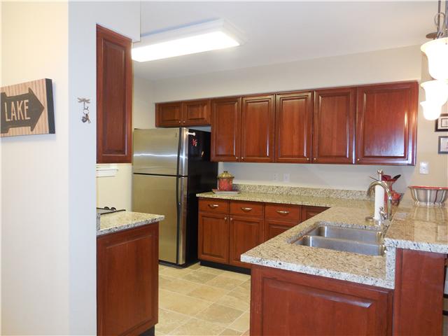 7100 Dale Ridge Road, Unit D4 Lancaster, TN 38569 - Photo 4 of 16 Beautiful granite and plenty of counterspace for your creations!