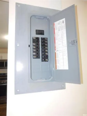 $165,000 | 701 North Cherry Street, Hartford City, IN 47348