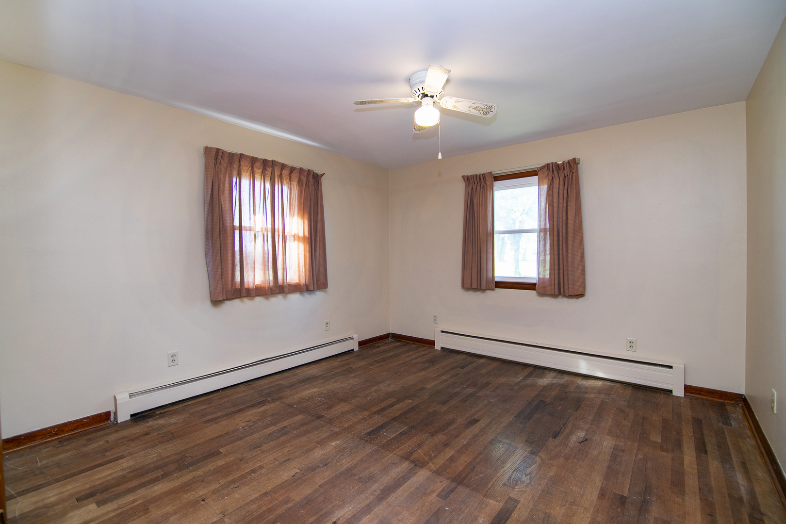 76 South 7000W Road Kankakee, IL 60901 - Photo 13 of 18 a view of an empty room with wooden floor and a window