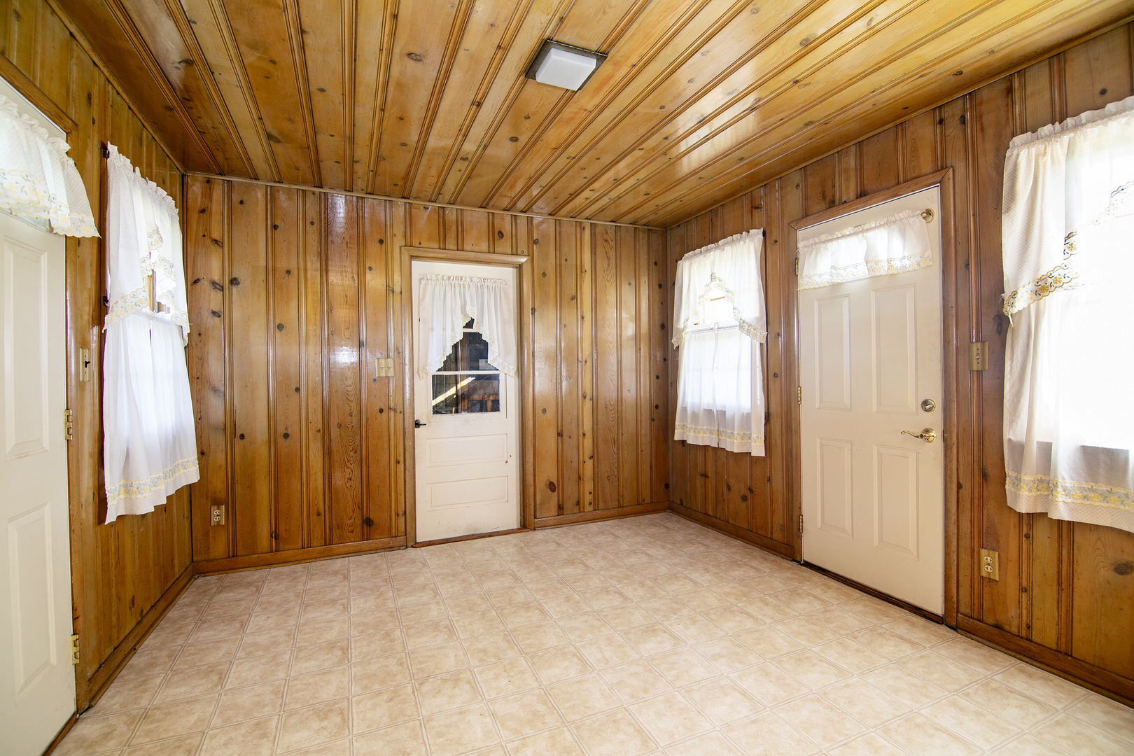 76 South 7000W Road Kankakee, IL 60901 - Photo 16 of 18 a view of an empty room with a window
