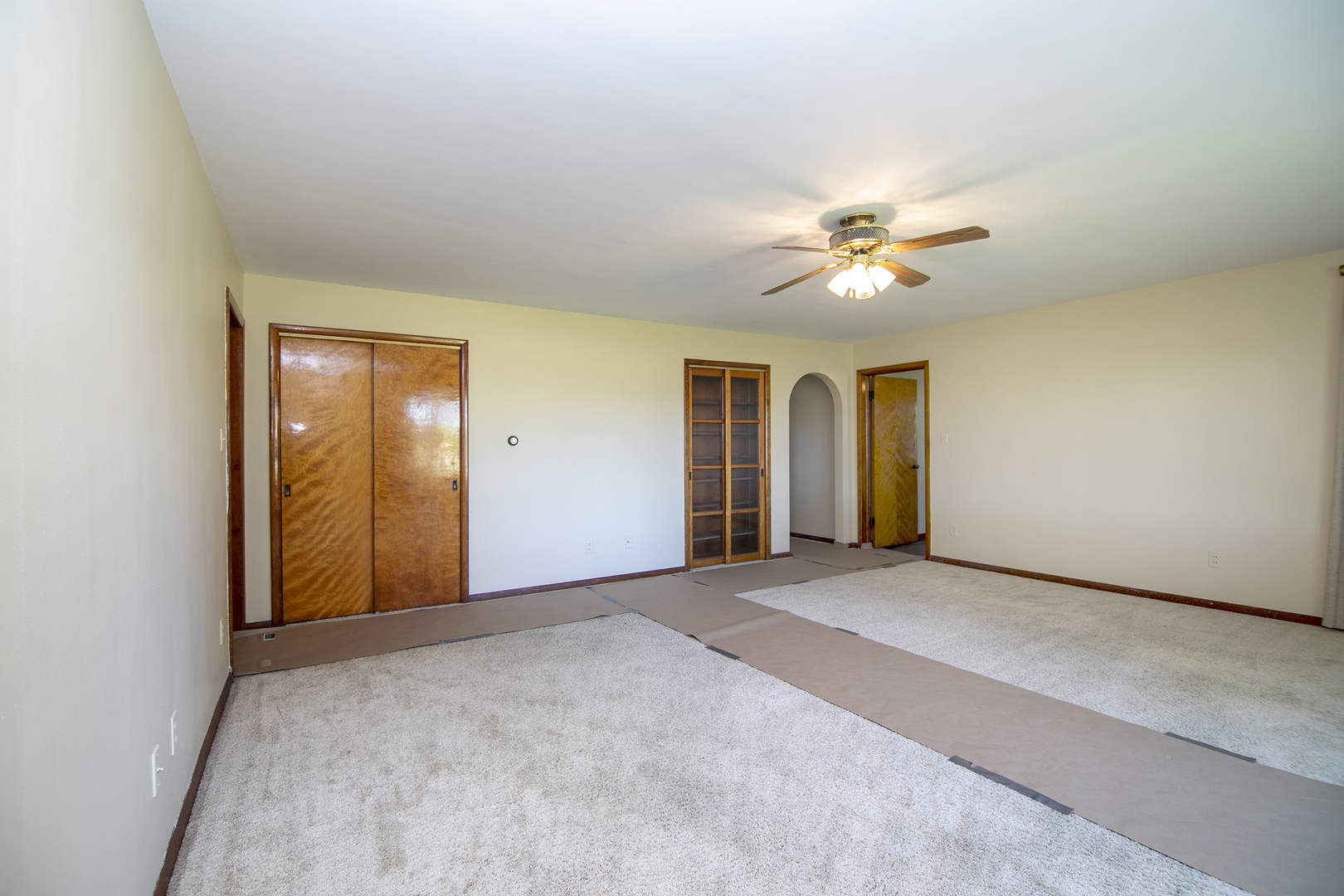 76 South 7000W Road Kankakee, IL 60901 - Photo 6 of 18 an empty room with a ceiling fan and a window