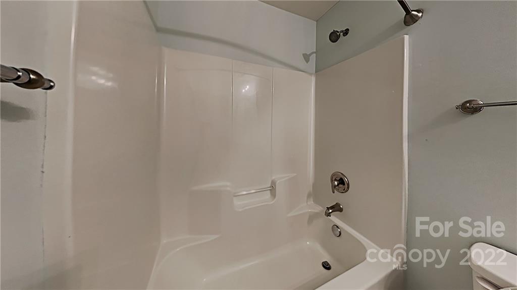 6415 Riverside Oaks Drive Huntersville, NC 28078 - Photo 18 of 22 a bathroom with a bathtub