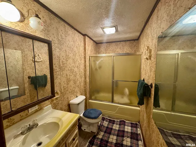 $39,000 | 212 West Sylvia Avenue, Christopher, IL 62822